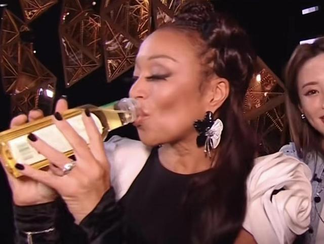 没后台、没人罩、没热度,美国歌手香缇莫,沦为内娱综艺的炮灰