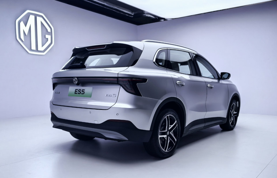 全球纯电后驱SUV，比银河E5漂亮10倍，惊喜价9.99万，剑指比亚迪元