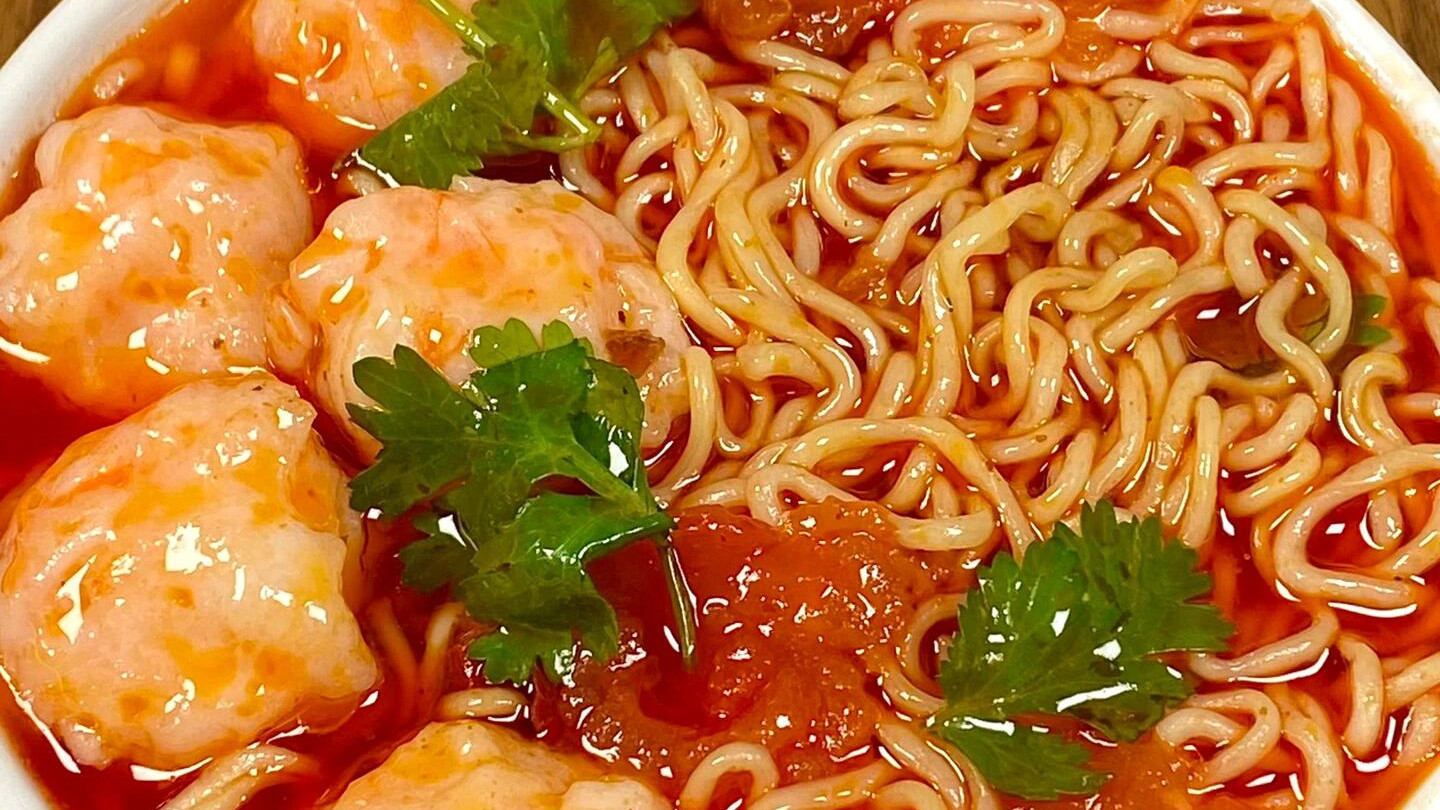 海鲜的番茄虾滑面