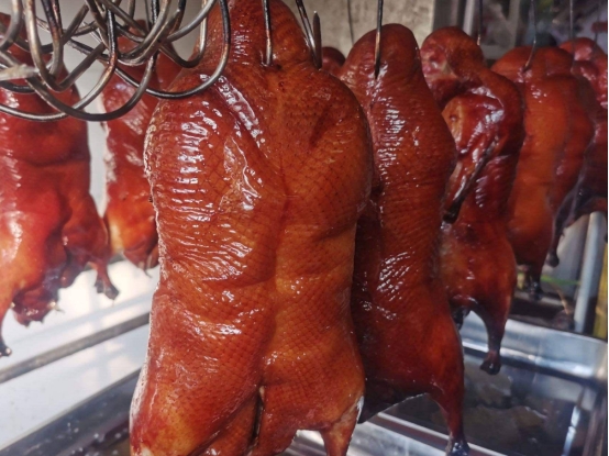 20元一只的烤鸭是什么鸭子？背后的水有多深？烤鸭店老板道出真相