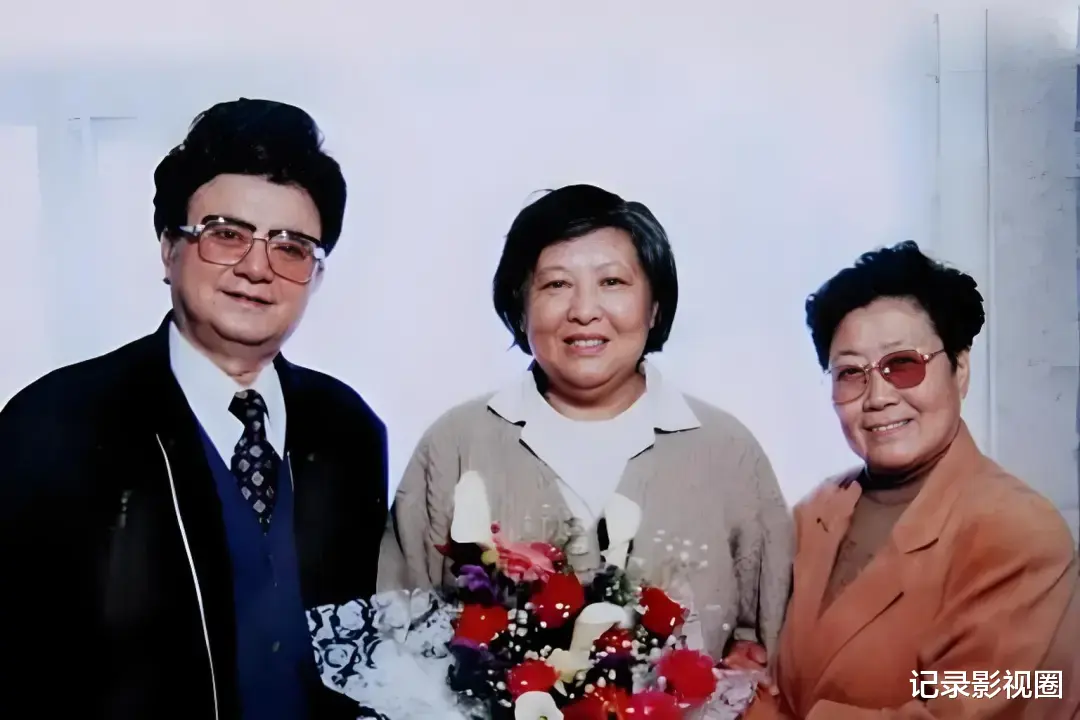 杨丽坤10张晚年照片，张张令人心痛，害她的人竟有昔日“姐妹”？