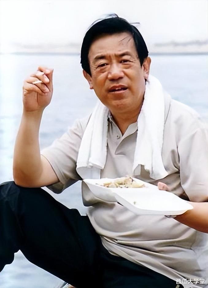 “国家一级演员”高明:结婚55年零绯闻,儿子很面熟却叫不出名字