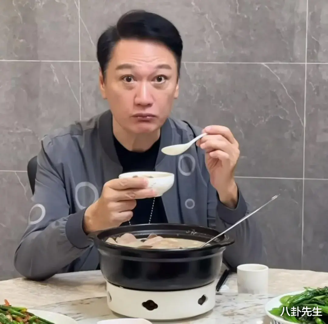 60岁港星内地走穴被批耍大牌，黑脸大声驱赶路人，出场费仍很高