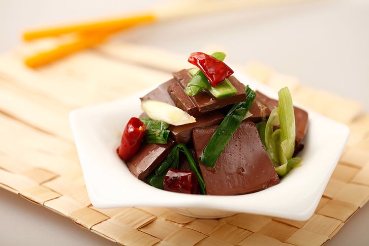 吃了动物血后大便发黑，是肺在排毒，还是身体有问题？告诉你真相