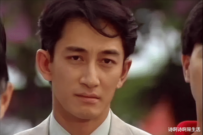 曾与蒋欣相恋多年,转身娶了小四岁娇妻,如今妻子和他红透半边天