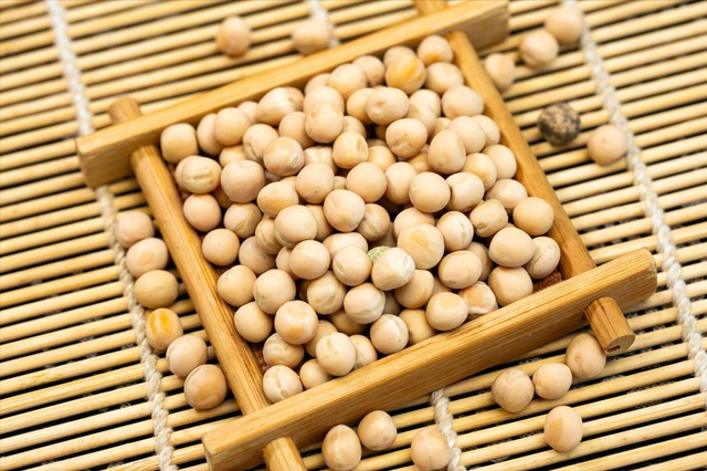 2种\豆\类要少吃!医生劝告:容易伤害肝脏,老人要谨慎食用