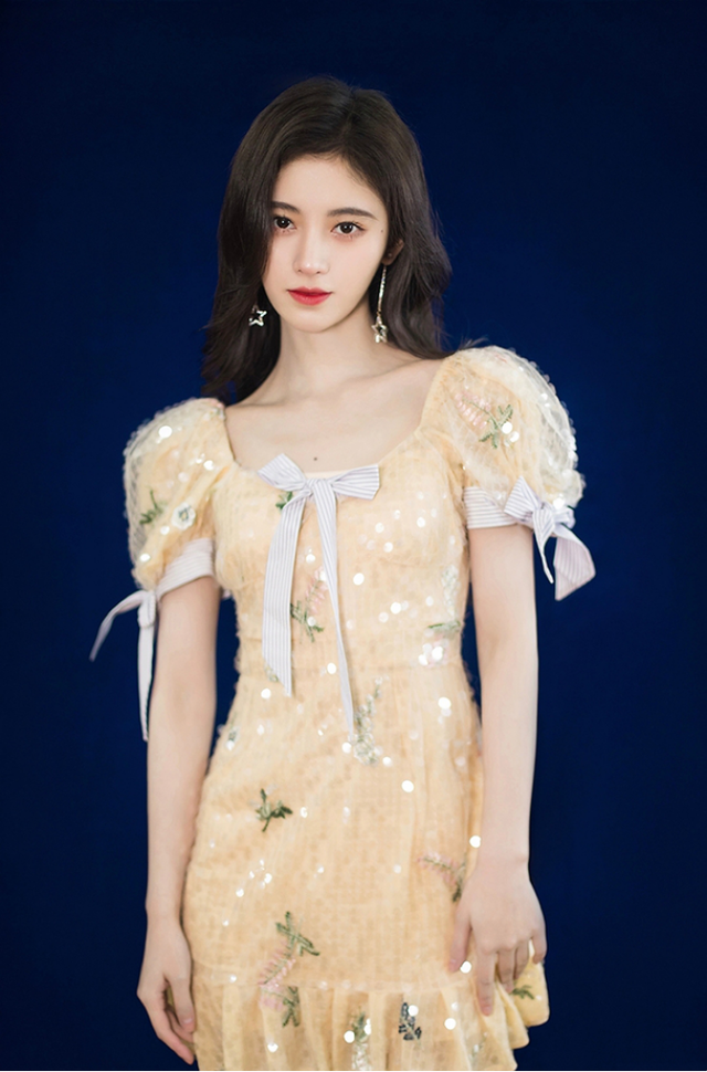 9位娱乐圈的“半截美人”,看脸绝美,但腿粗、虎背熊腰是硬伤