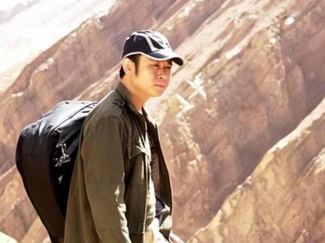 这一次,将2600万演唱会收入全部捐出的刀郎,已经走上另一条大道