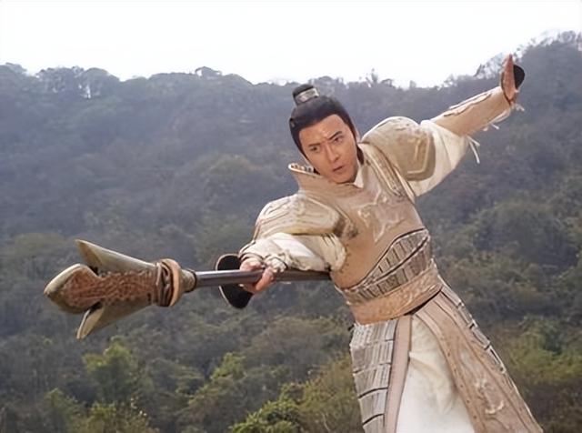 演员韩栋一年待在横店362天,网友:他在片场买房了?