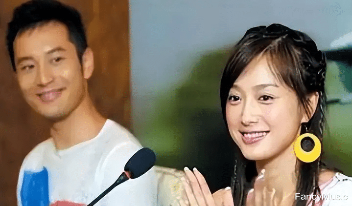 黄晓明女友现状大不同:叶珂被宠成“豪门贵妇”,李菲儿却落魄了