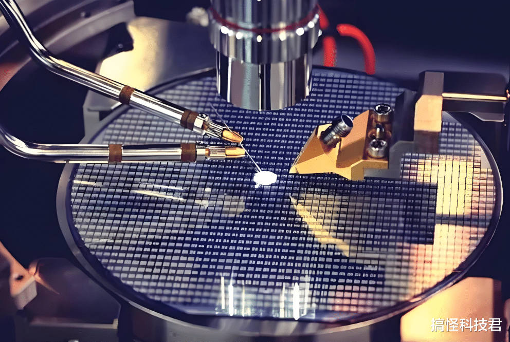 美芯片制裁惹恼盟友!雷蒙多强硬表态,外媒:终于清醒了