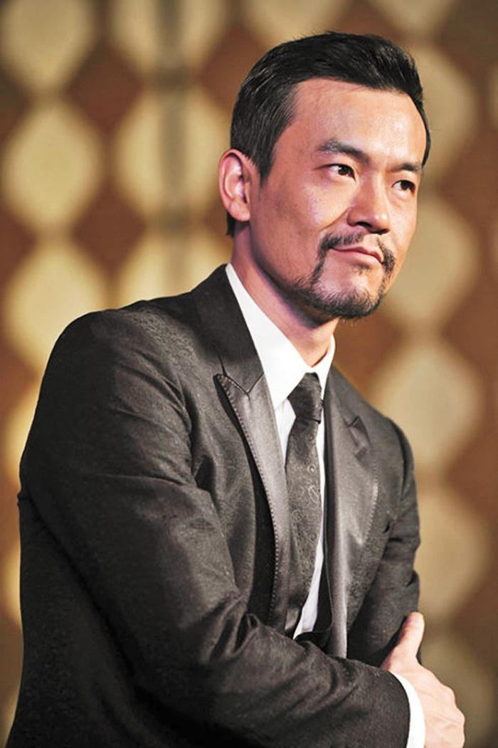 “星二代”影帝廖凡，出道29年不拼爹，大5岁妻子是周爷黄金拍档