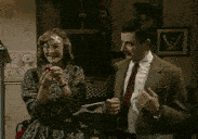 姑娘大意了，镜片里的反射被大家看得一清二楚，不觉得尴尬吗