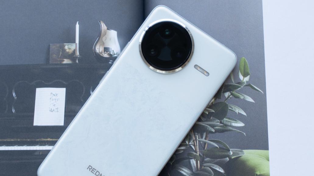 追求性价比买红米还是iqoo？目前6款值得放心入，都是高配低价