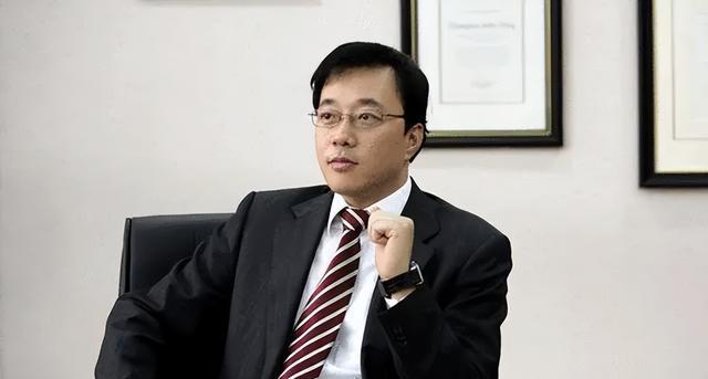 “芯片之父”邓中翰,手握3000专利弃美回国,作用堪比核武