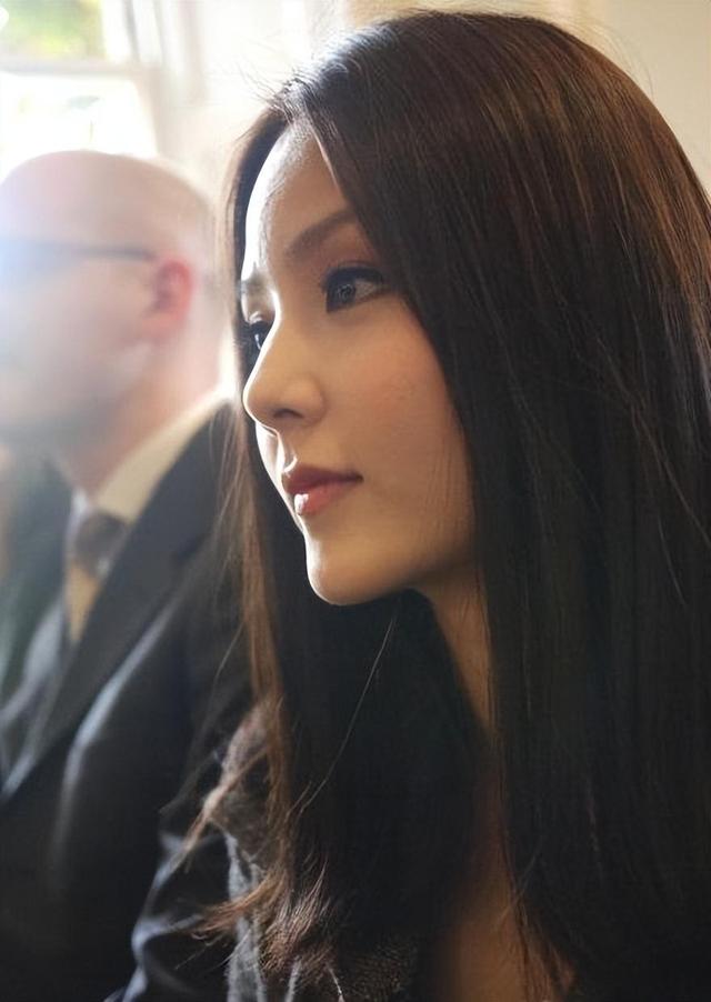 41岁的广东肇庆美女冼色丽,在娱乐圈辗转23年,现如今已销声匿迹