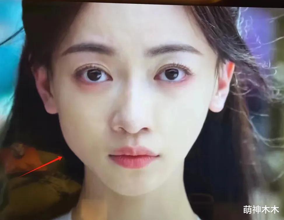 女星吴谨言被质疑催吐，脖子凸起疑似催吐包，生图瘦到脸都垮了