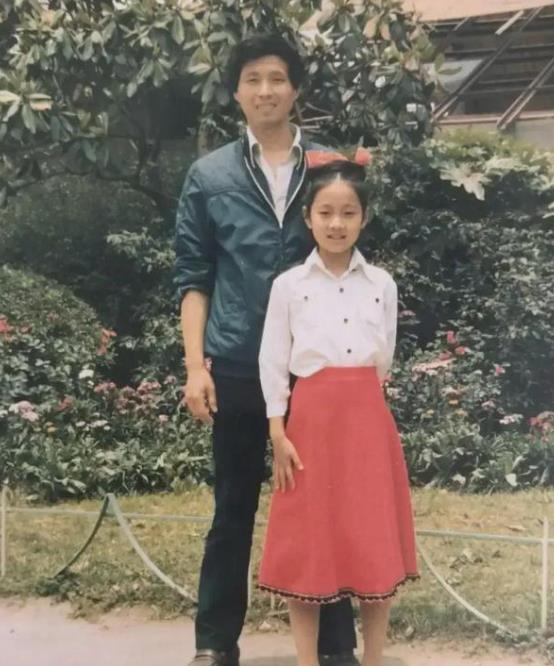 16岁爱马罕见露面，一张合照，暴露了文章和马伊琍的真实关系