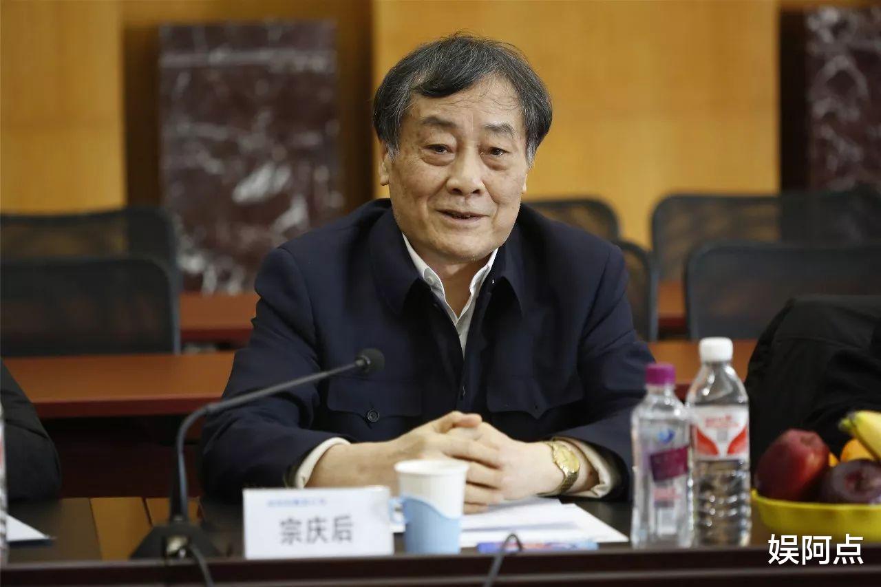 好家伙！娃哈哈招聘现场太火爆，部分应聘者年龄偏大，遭网友吐槽