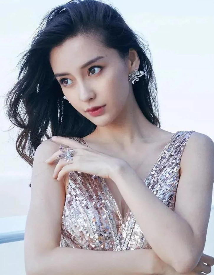 杨颖赢了！叶柯上蹿下跳，杨颖官宣新身份！离婚2年，走上另条路