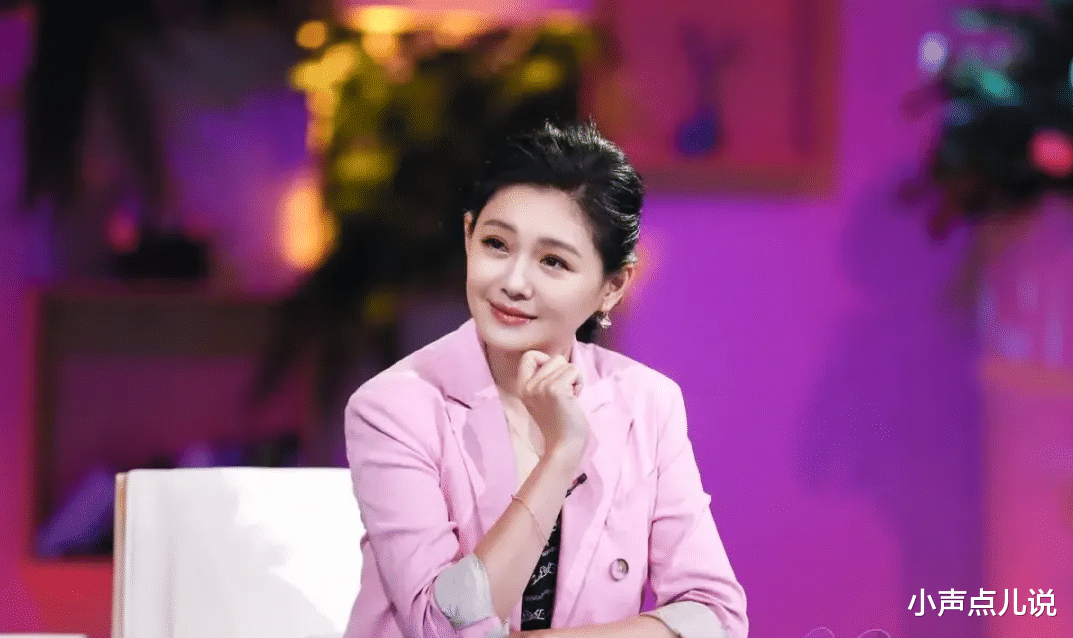 大S韩国游玩被拍，被调侃像大妈，但经纪人一句话，却让不少人不少人转粉