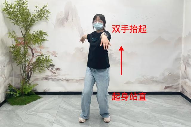 一个动作练全身,每天只需几分钟,强筋骨、通三焦、改善老便秘!