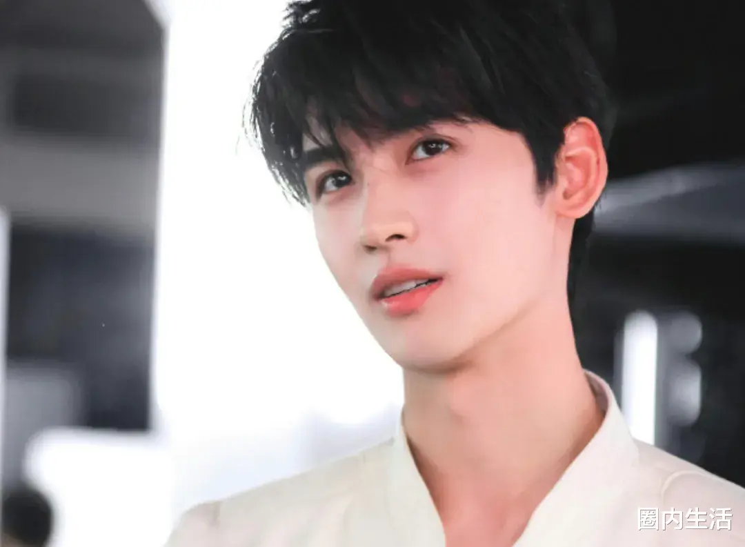 周雨彤又露馅了？赵露思提防陈都灵？辛芷蕾人缘好？章若楠的料？黄俊捷殉了？