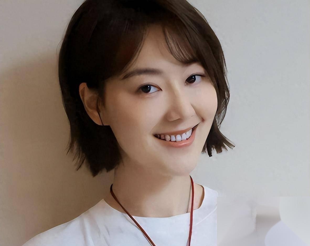 她的私生活曝光!遭央视“开除”?与小尼结婚的真相引人猜想!