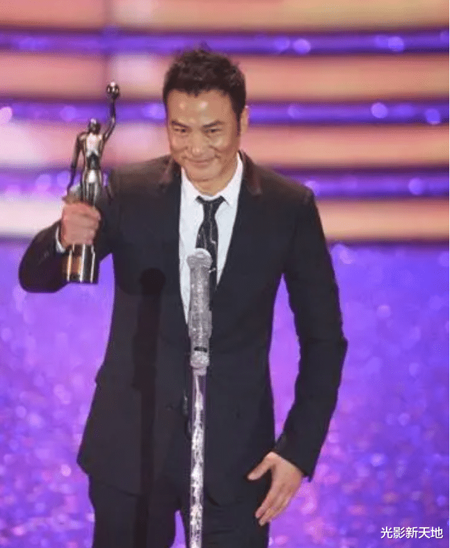 金像奖影帝票房不到50万,年度最惨电影诞生,大V批评一针见血