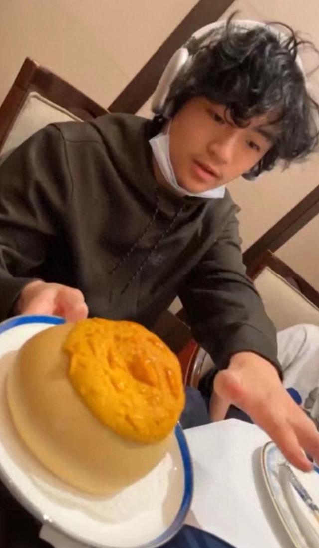 14岁的谢振轩:长得越来越像爸爸谢霆锋,和弟弟可继承10亿家产