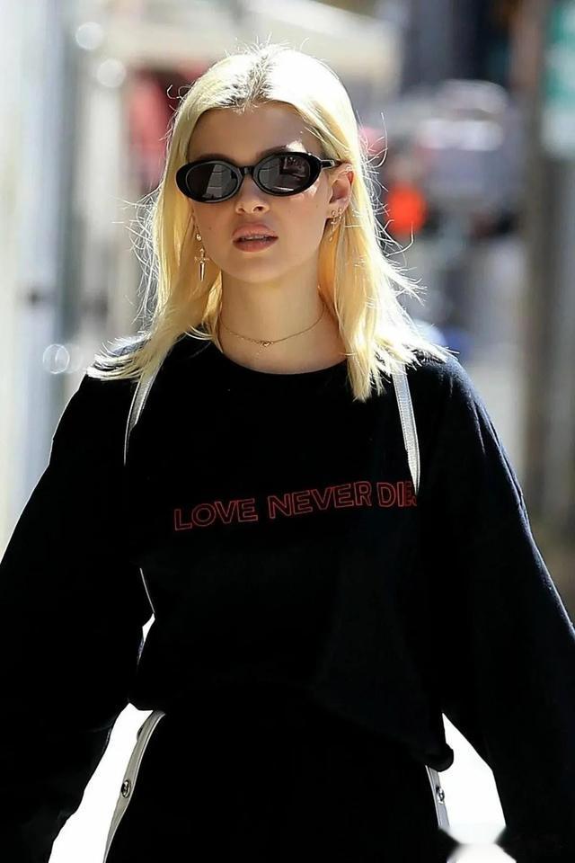 贝克汉姆长子:入赘犹太富豪家族吃软饭,3周年晒美女老婆赤身照