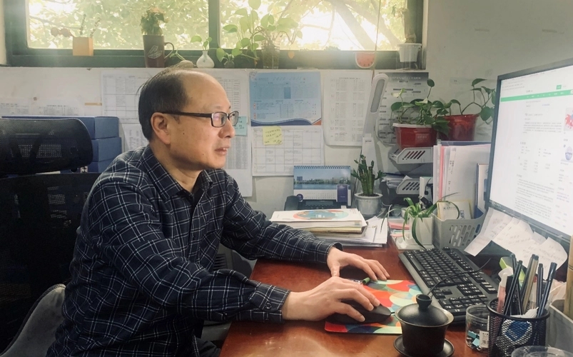 我，985硕士毕业，在广州高校当老师，有编制，透露实际工资水平