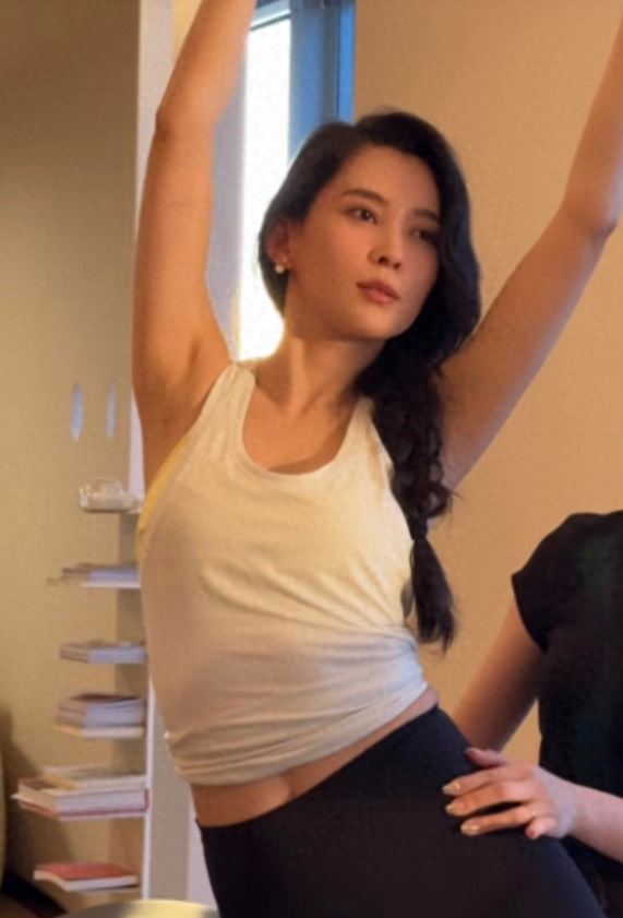 好扎心!森林北再晒射箭视频,大秀好身材,被嘲: 故意撅屁股干啥