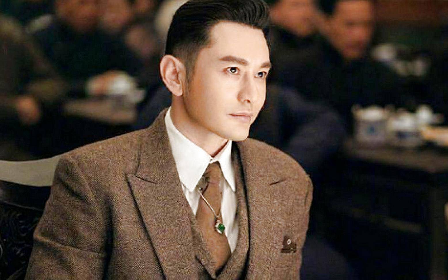 黄晓明新恋情曝光引争议,冉莹颖力挺:晓明哥爱家爱子,追求幸福无错