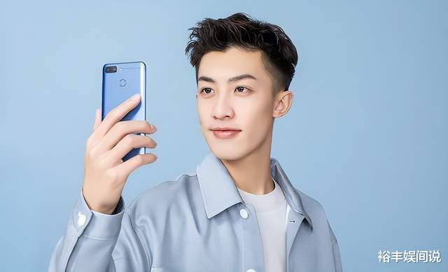 27岁男演员冼峻生车祸去世!家人公开讣告惹泪目,搭档苗苗停播