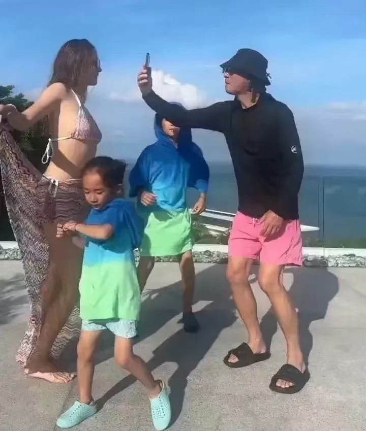 陈小春应采儿海边大秀身材,一家人群魔乱舞 ,评论区炸锅了!