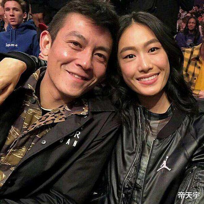 陈冠希在日本带老婆孩子外出野餐，网友：想不通他为啥去日本定居