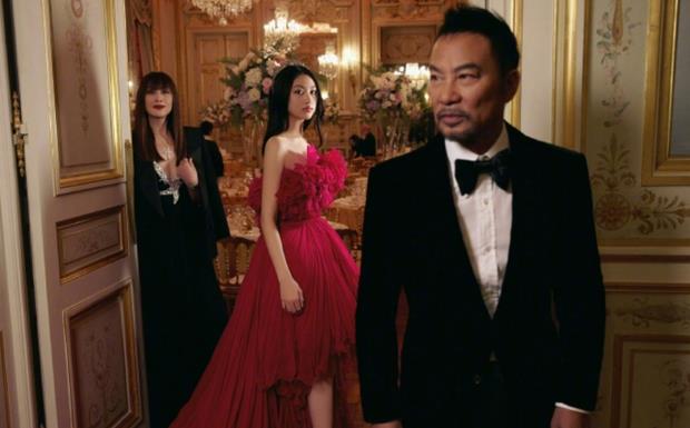 任达华带女儿出席舞会,女儿被评为最美星二代,他的回应让人敬佩