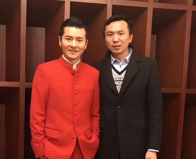 “山寨刘德华”到处演出捞金，派头超过本尊，出场费居然高得吓人