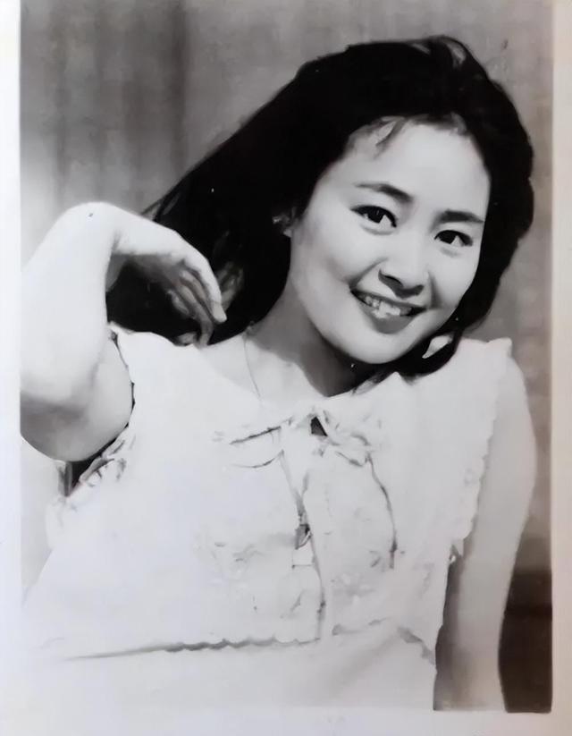 演员张瑜:离婚后单身30年,再见前夫仍感到心动,66岁没有子女