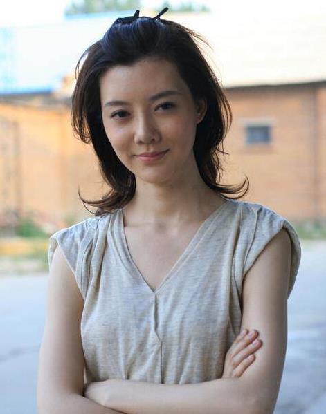 车晓该有多自信?和江疏影同框,科技脸和原装脸差距一目了然!