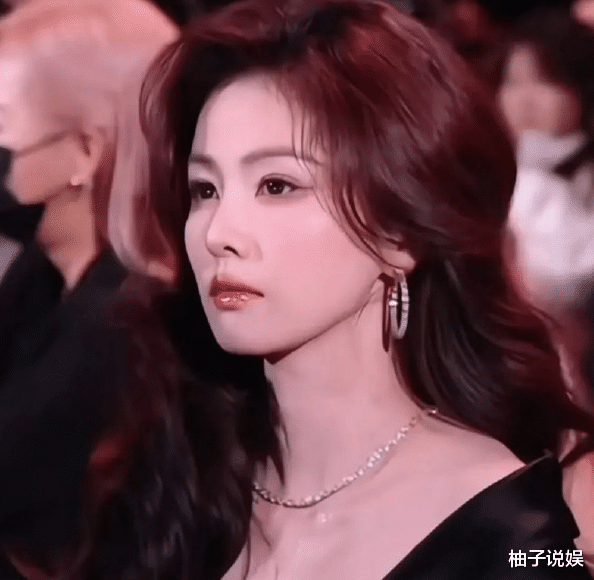 C位被抢,宣传没有,她这顶流当的真窝囊