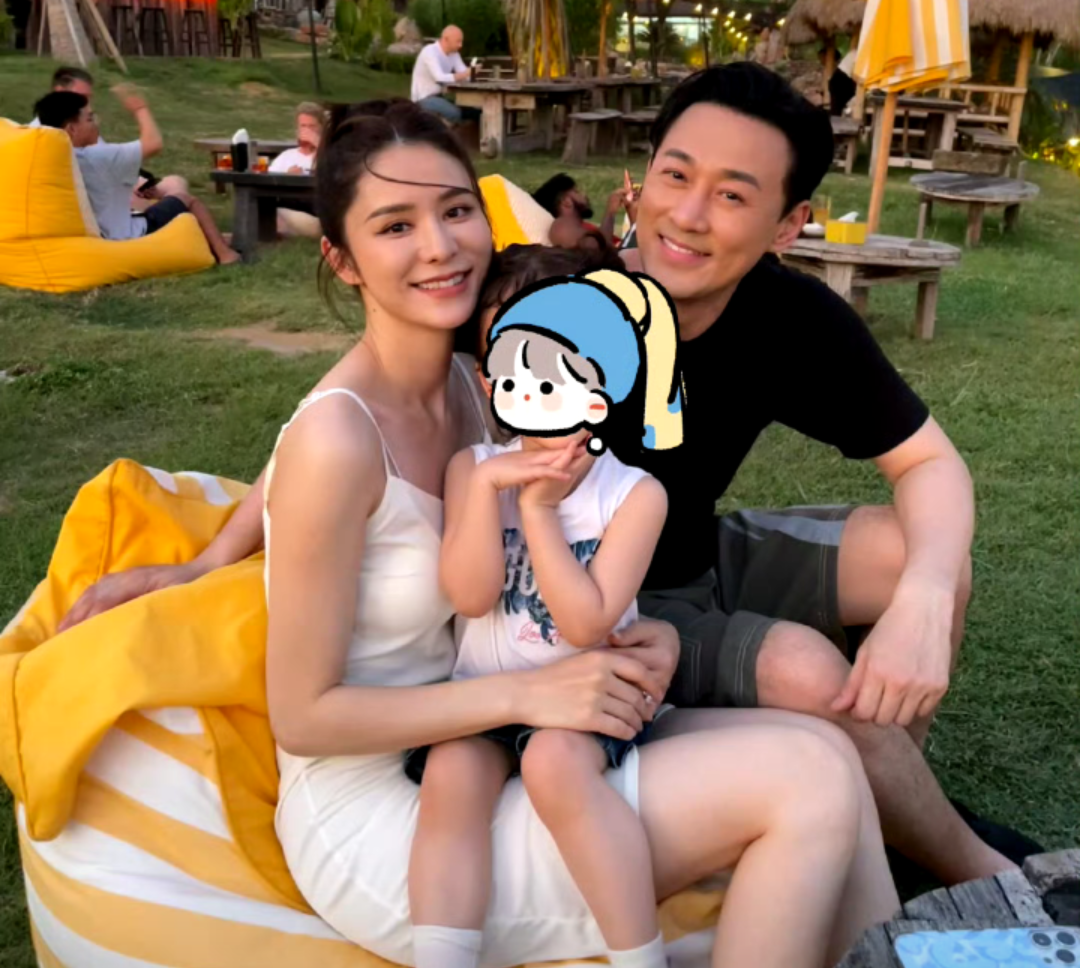 林峯全家福画面太温馨,女儿很可爱,张馨月打扮精致享受豪门生活