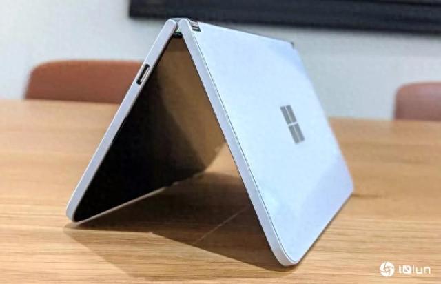 有迹象显示,微软正在开发其首款折叠手机