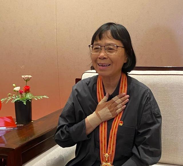 没想到,宋佳竟以这种方式,给娱乐圈的“海清们”提了1个醒!