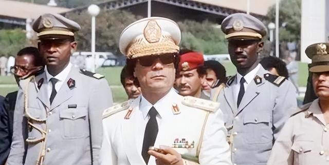 曝三只羊女主播被抓,聊天记录曝光,卢文庆认怂曾志伟连夜避嫌?