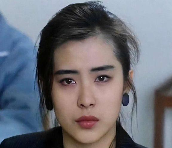 额头都不敢露就别尬吹美人了,扛得住“大光明”发型,才是真漂亮