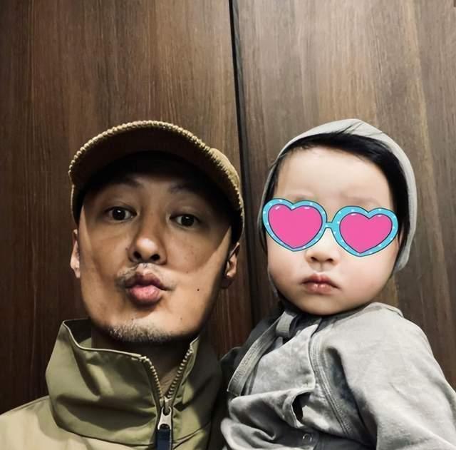 余文乐近况曝光,面部肿胀如被打,男神形象渐远