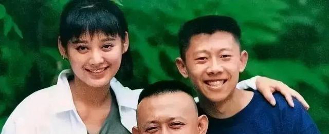 刘晓庆离婚,记者问:74岁“为啥还折腾?” 她会作何回答呢