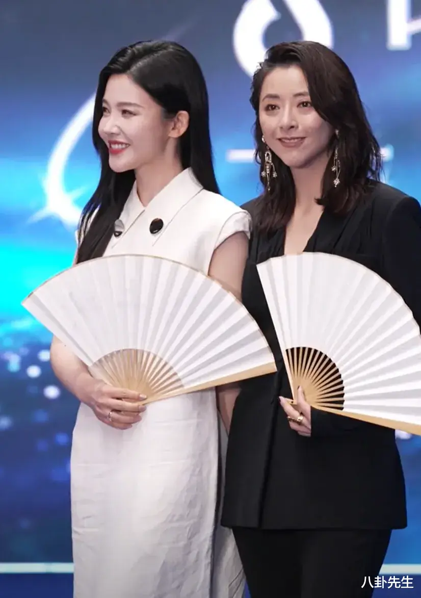 电影奇遇夜红毯生图:马丽用力过猛,娜然刘浩存颜值高,邱天造型大胆